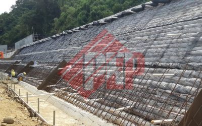 Dokumentasi Instalasi Geogrid pada Proyek Pembangunan Embankment PLTMH Tahap 2 di Garut