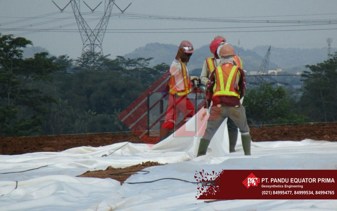 Dokumentasi Pemasangan Woven Geotextile Pada Proyek Tol Cisumdawu Phase 2