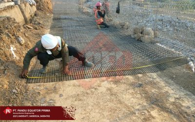 Dokumentasi Pemasangan Geogrid dan Bronjong Pada Pembangunan Retaining Wall di Bogor