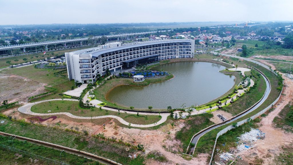 Dokumentasi Pemasangan Geomembrane Pada Proyek Artificial Lake Hotel Santika Premier Palembang