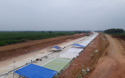 Dokumentasi Curing Beton Menggunakan Non Woven Geotextile Pada Proyek Tol Terbangi Zona 3