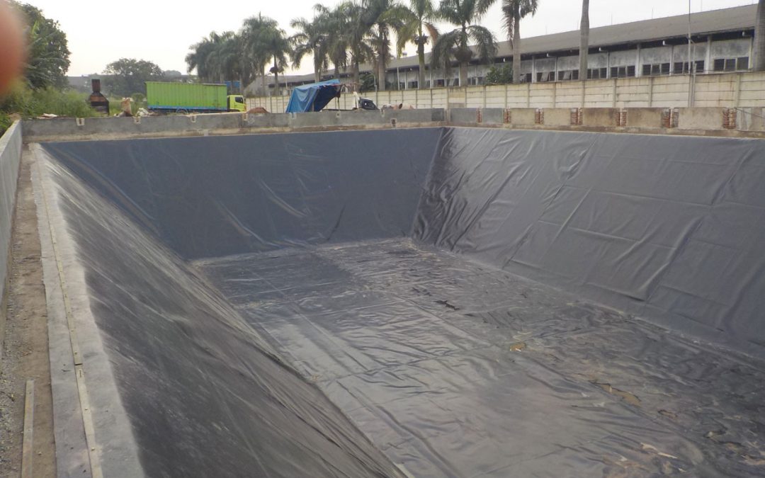 Dokumentasi Pemasangan Geomembrane & Non Woven Geotextile Pada Proyek Kolam Limbah Textile