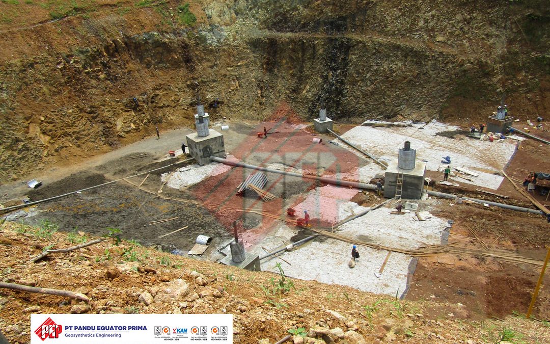 Dokumentasi Pemasangan Geosynthetic Clay Liner Untuk Mining Site