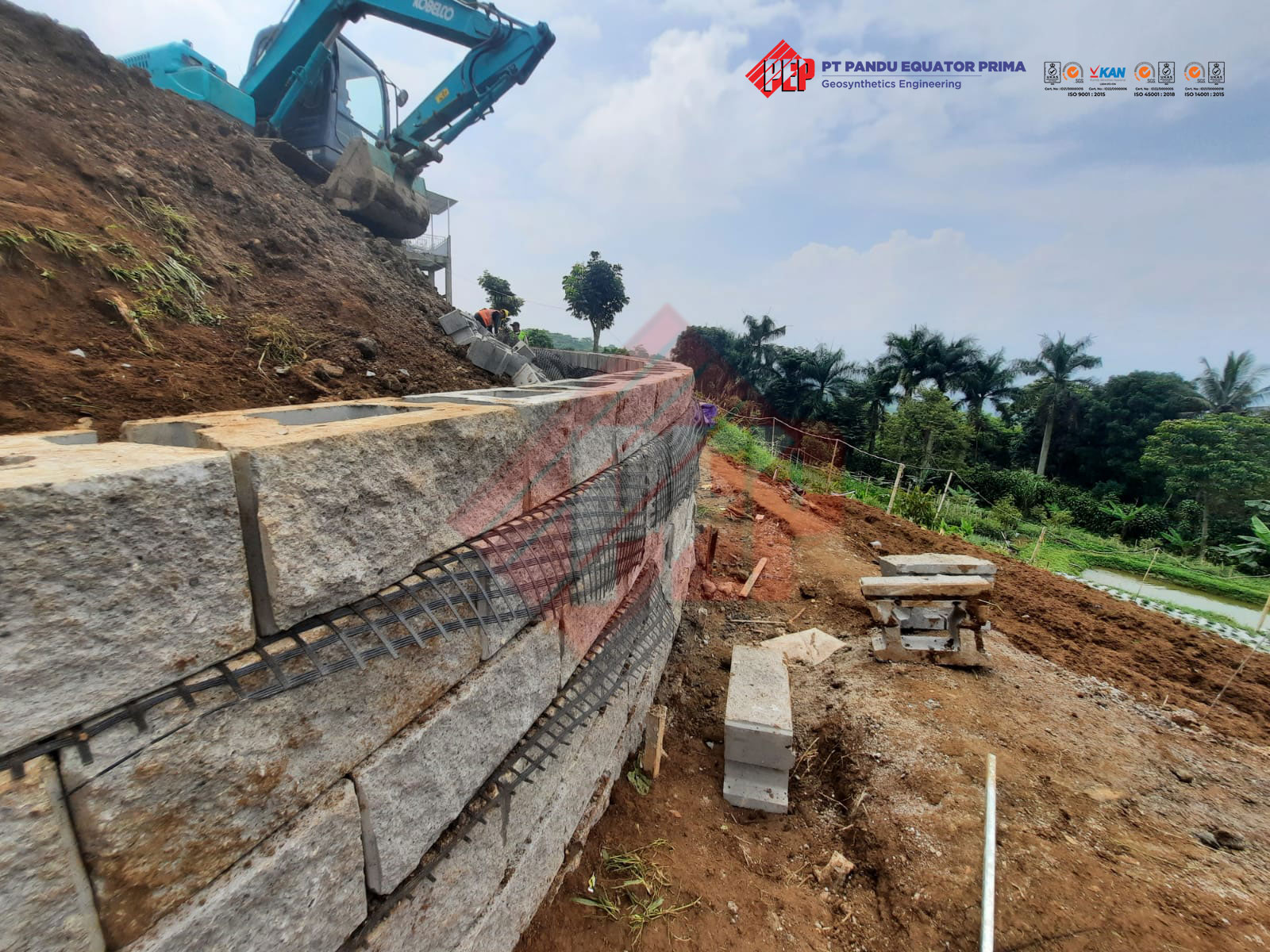 Segmental Retaining Wall (SRW) Menggunakan MSE Wall System