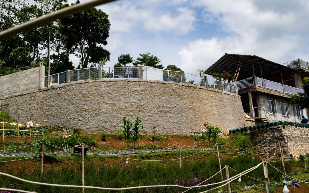 Hasil Finishing Proyek Segmental Retaining Wall di Jawa Barat