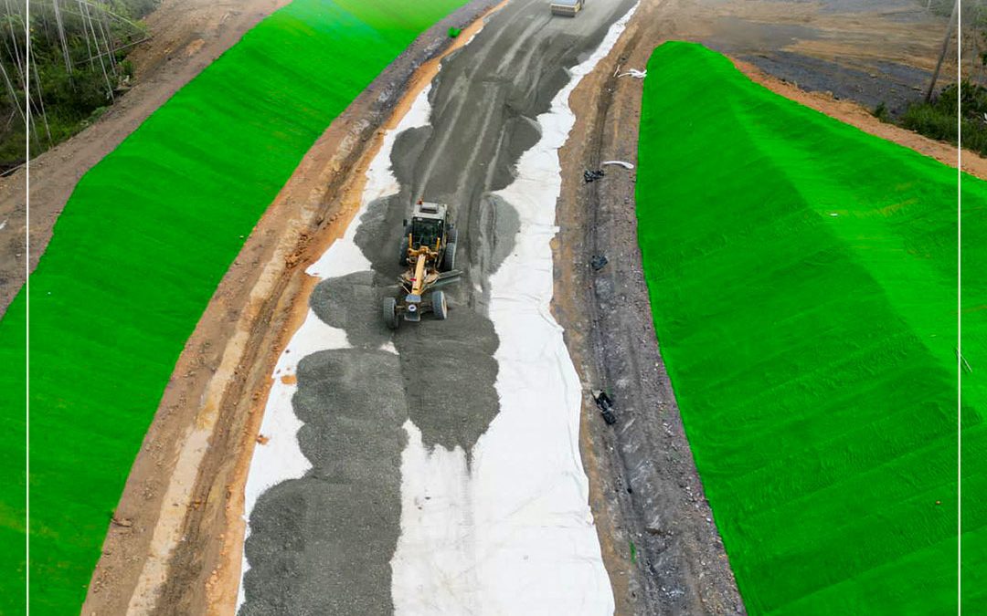 Aplikasi Non Woven Geotextile Pada Konstruksi Jalan & Geomat Sebagai Erosion Protection Lereng Badan Jalan.