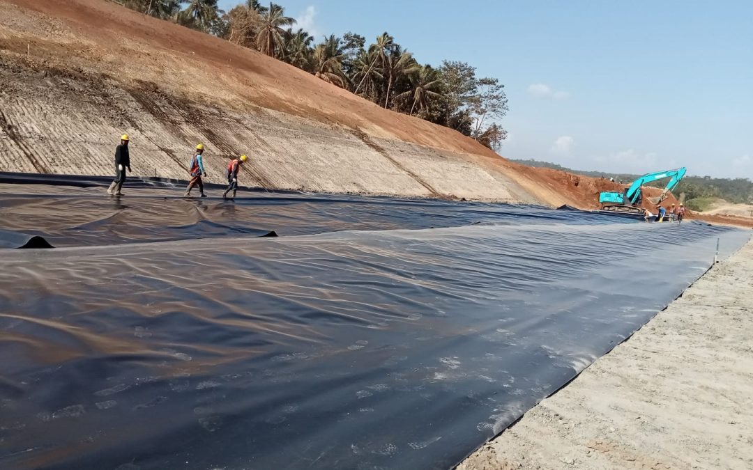 Aplikasi Geomembrane HDPE Pada Jalan Tol