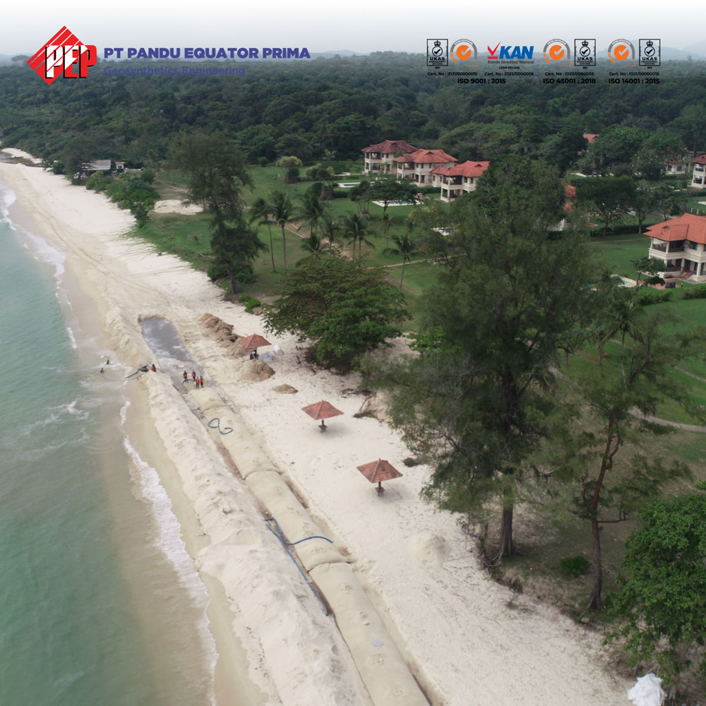 Dokumentasi Proyek Geotextile Tube Sebagai Penahan Erosi Pantai