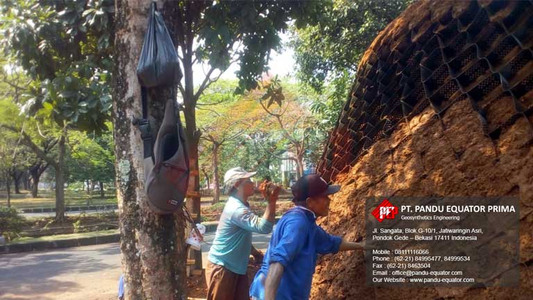 Contoh Penggunaan Geocell untuk Mencegah Erosi di Kawasan Rumah Joglo